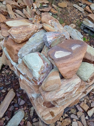 Златолит жёлтый, жёлто-зелёный глыбки и валуны для ланшафтного дизайна купить в Коломне