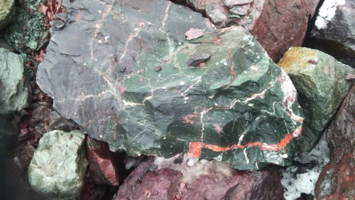 Гигантские зелёные валуны для ландшафтного дизайна весом более 5 тонн купить в Коломне