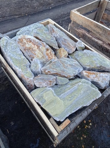 Златолит жёлтый, жёлто-зелёный глыбки и валуны для ланшафтного дизайна купить в Коломне