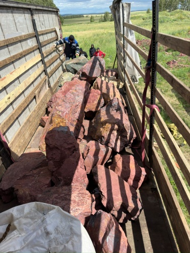 Ландшафтные глыбы красно-фиолетовые 200-1000 килограмм купить в Коломне