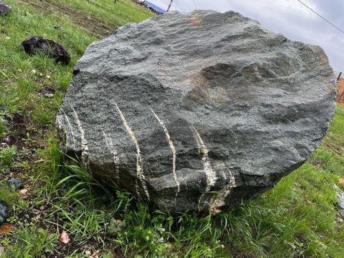 Гигантские зелёные валуны для ландшафтного дизайна весом более 5 тонн купить в Коломне