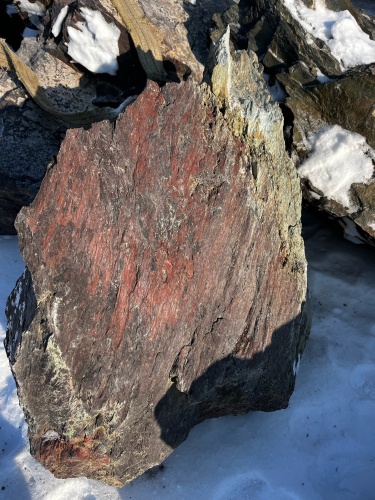 Ландшафтные глыбы красно-фиолетовые 200-1000 килограмм купить в Коломне