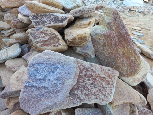 Златолит жёлтый, жёлто-зелёный глыбки и валуны для ланшафтного дизайна купить в Коломне