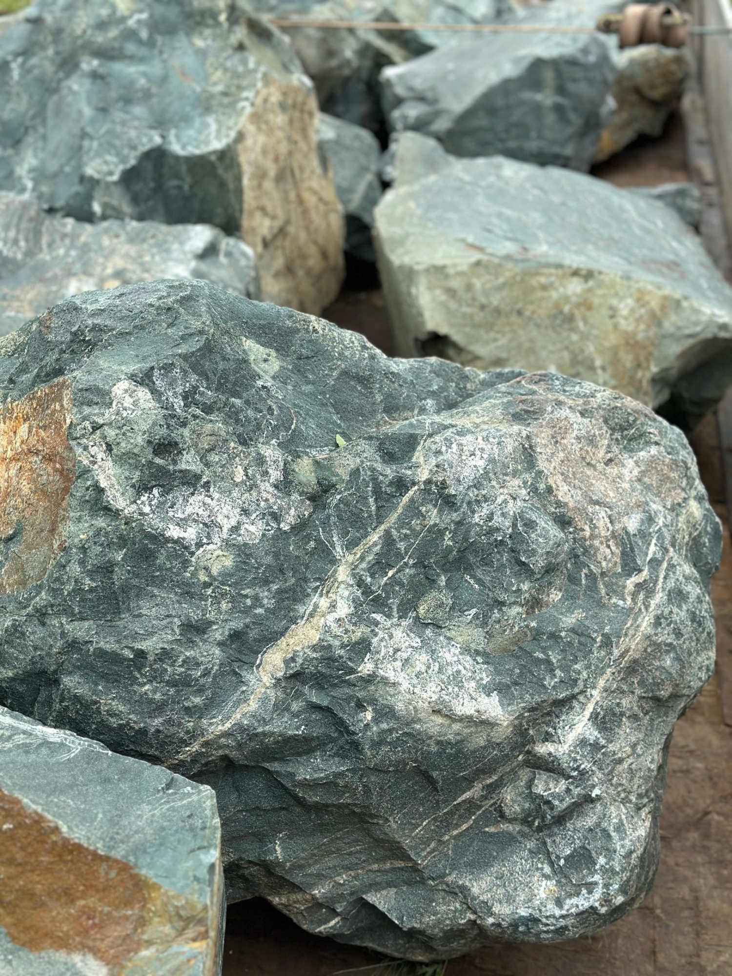 Камни для ландшафтного дизайна зелёные 10-60 килограмм купить в Коломне