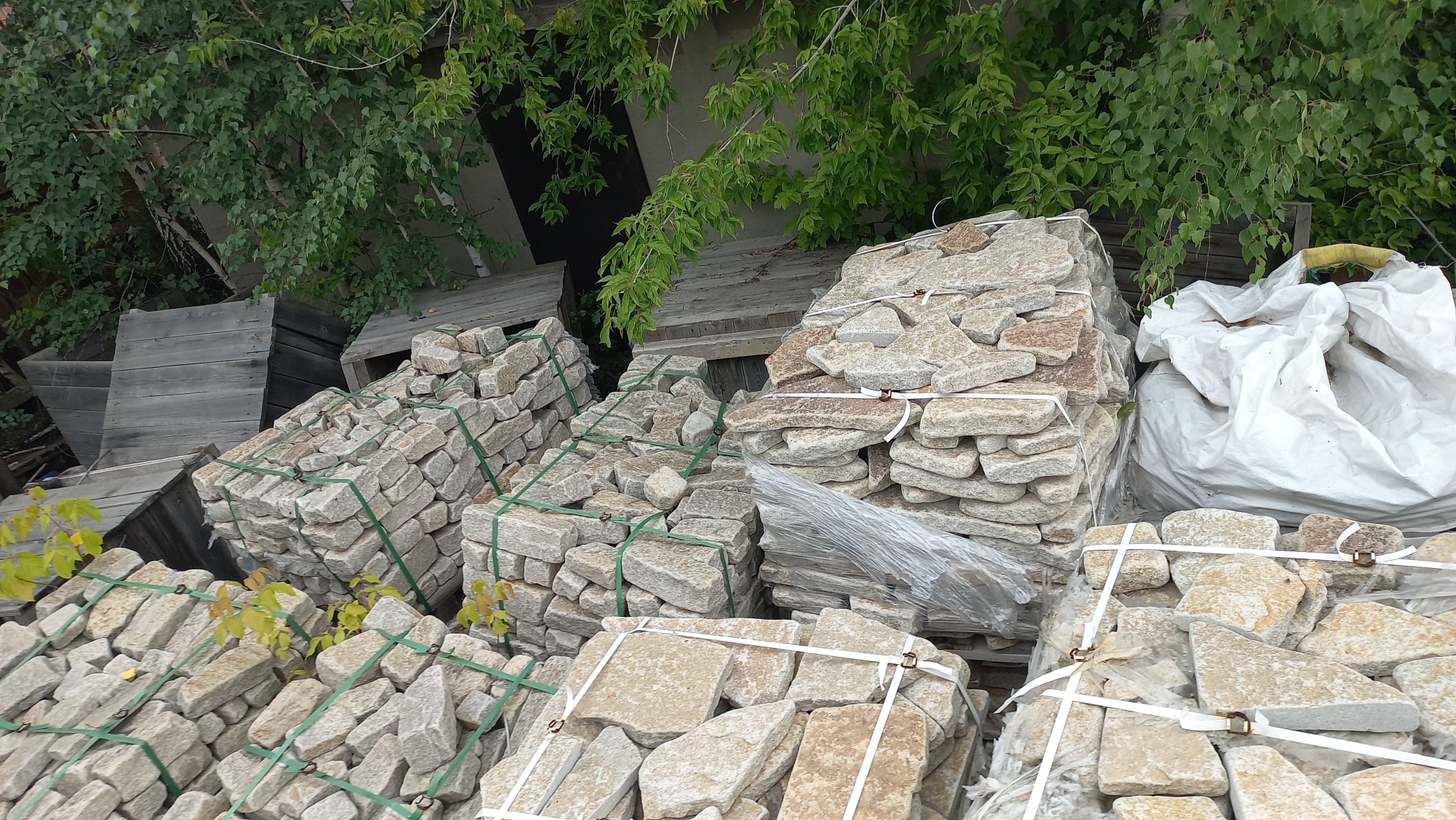 Плитняк гранитный галтованный купить в Коломне