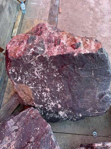 Камни для ландшафтного дизайна красно-фиолетовые 10-60 килограмм купить в Коломне