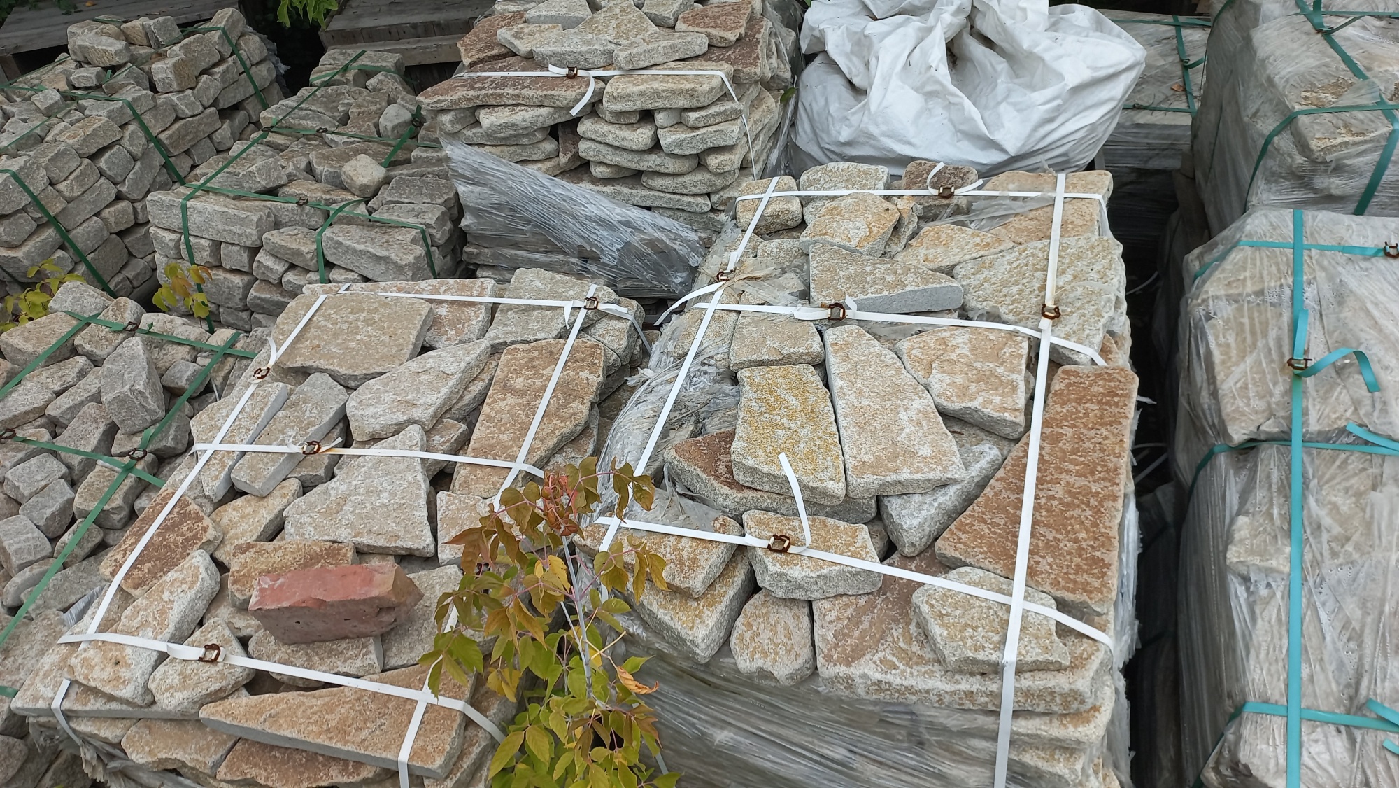 Плитняк гранитный галтованный купить в Коломне