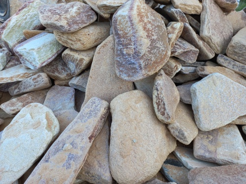 Златолит жёлтый, жёлто-зелёный глыбки и валуны для ланшафтного дизайна купить в Коломне