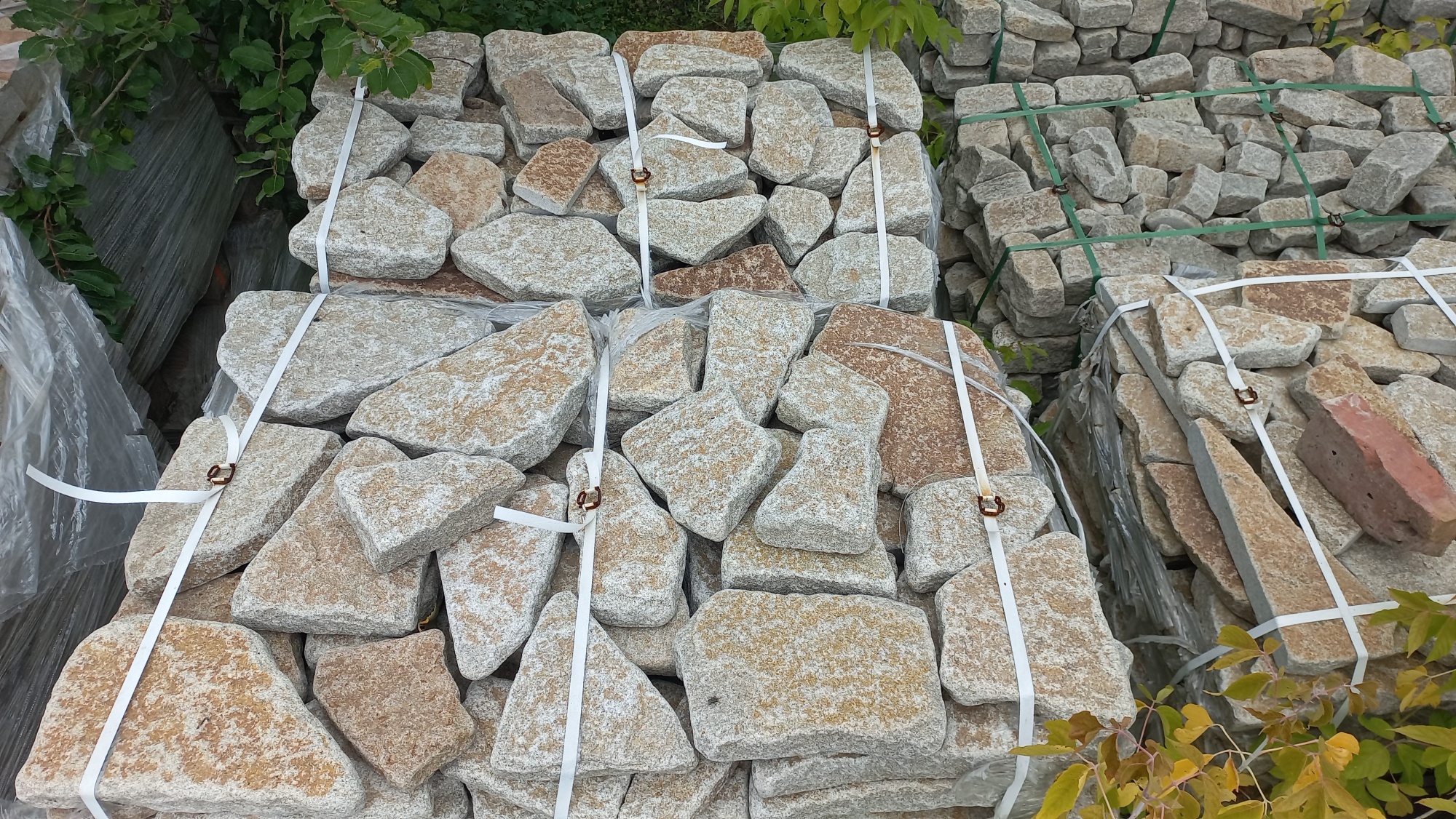 Гранитный плитняк галтованный для мощения купить в Коломне