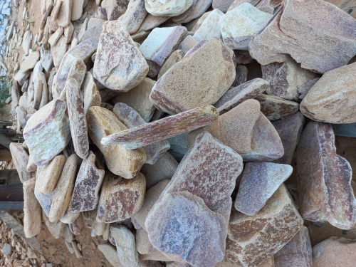 Златолит жёлтый, жёлто-зелёный глыбки и валуны для ланшафтного дизайна купить в Коломне