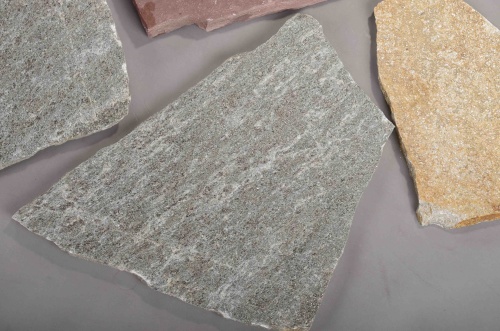 Плитняк златолит Уральский для цоколя, отмостки купить в Коломне