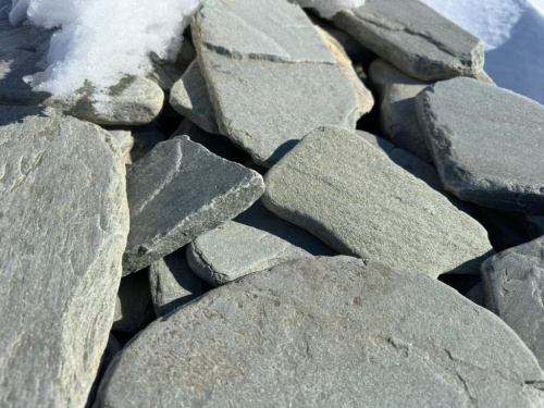 Плитняк златолит зелёный галтованный для цоколя купить в Коломне