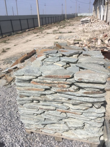 Златолит серебристый галтованный для лестниц купить в Коломне