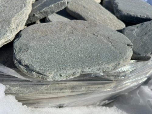 Плитняк златолит зелёный галтованный для мощения на бетон купить в Коломне