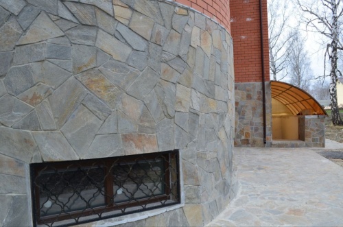 Плитняк златолит Уральский для цоколя, отмостки купить в Коломне